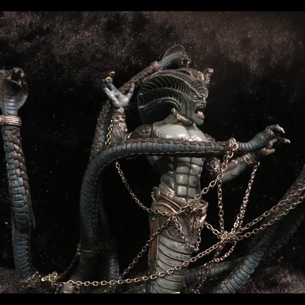ACTION FIGURE MC FARLANE 1999 VIPER KING